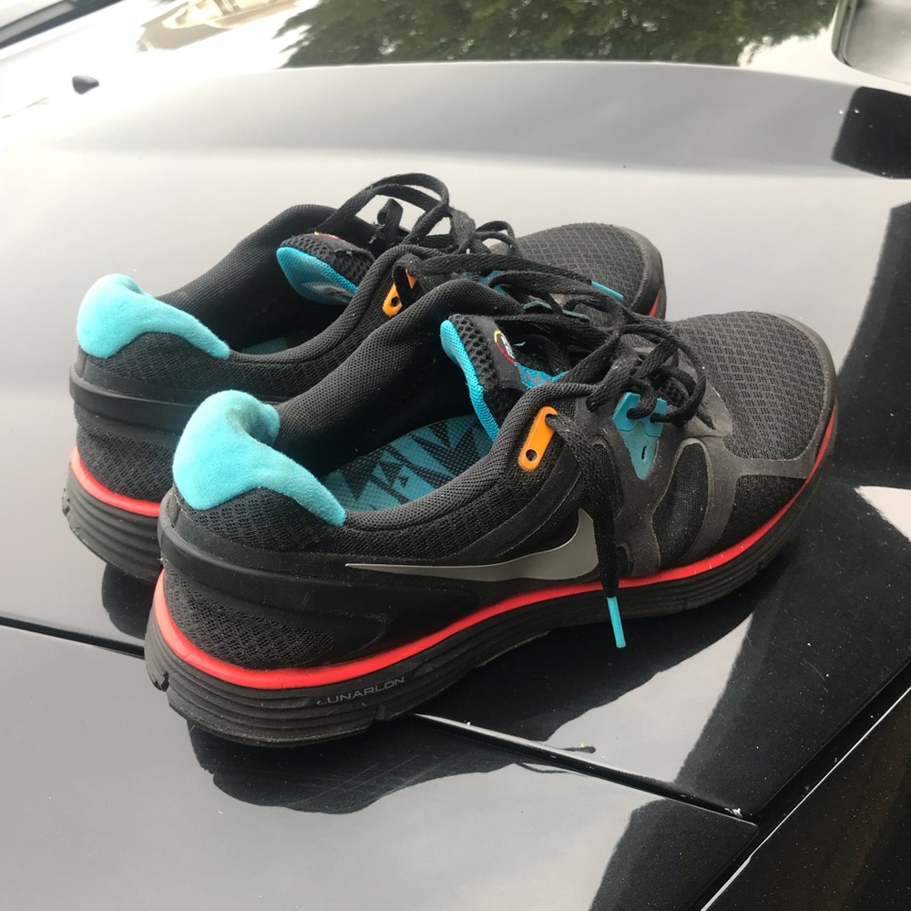 NIKE RUNNING SHOES! - Picture 3 of 5